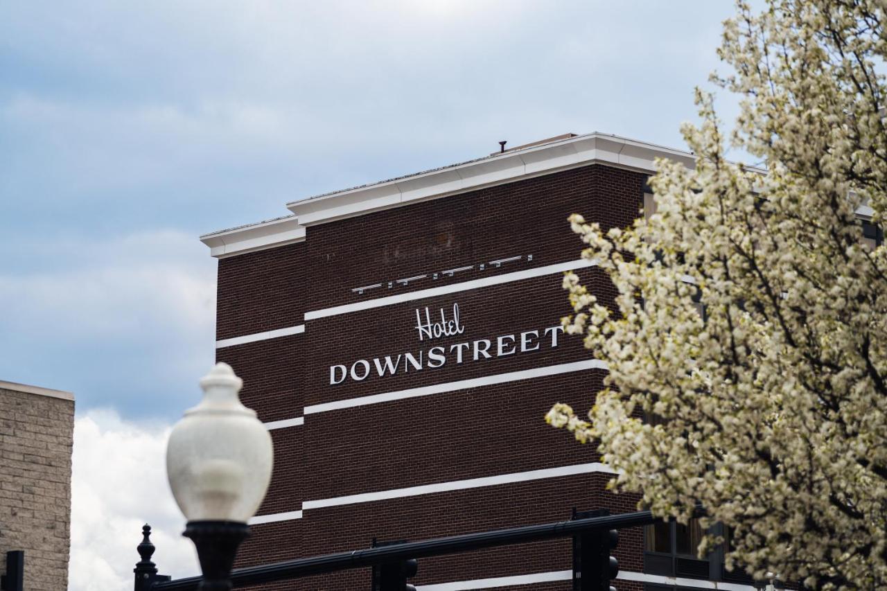 Hotel Downstreet, Ascend Hotel Collection نورث آدمز المظهر الخارجي الصورة