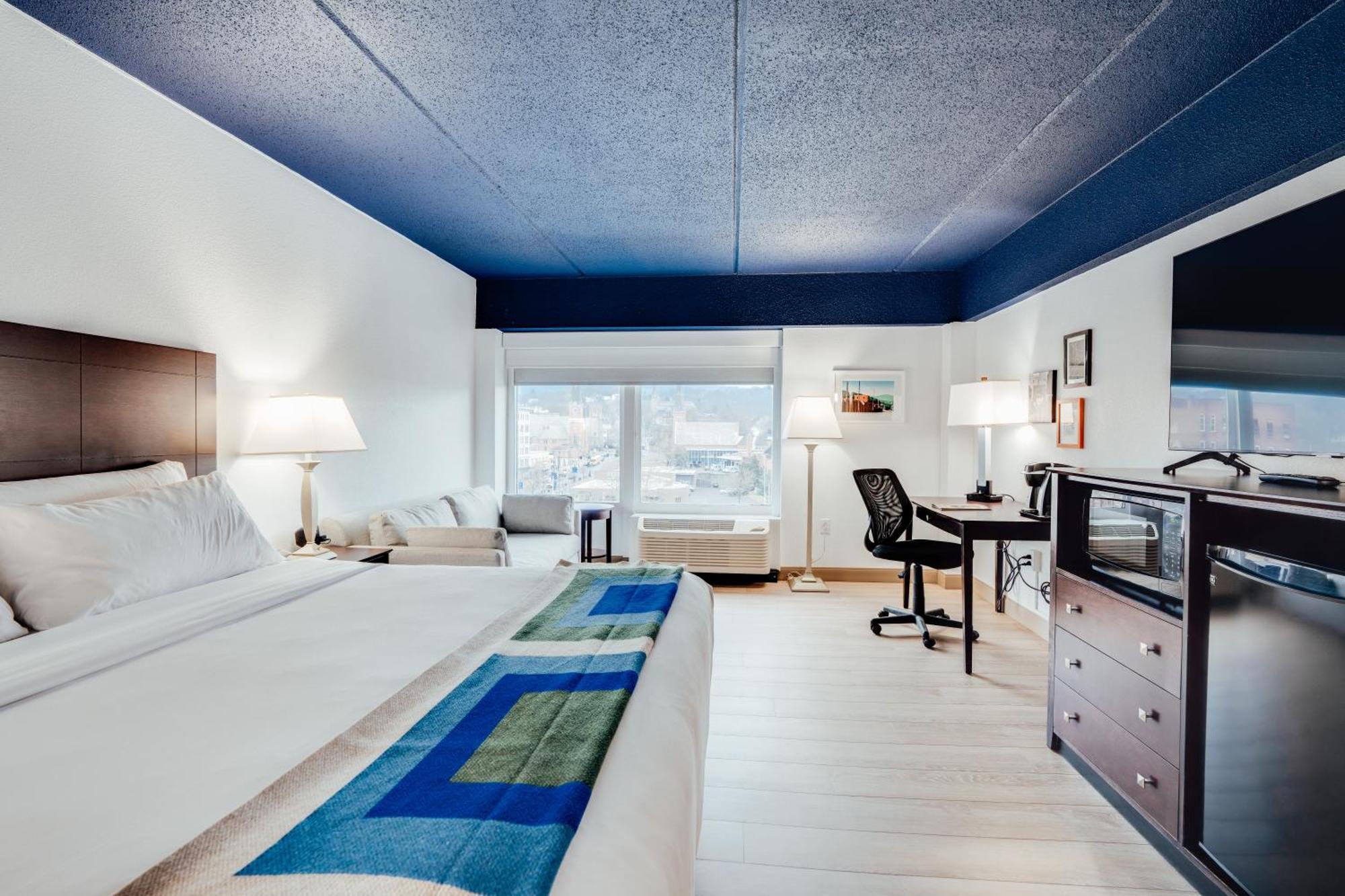 Hotel Downstreet, Ascend Hotel Collection نورث آدمز المظهر الخارجي الصورة