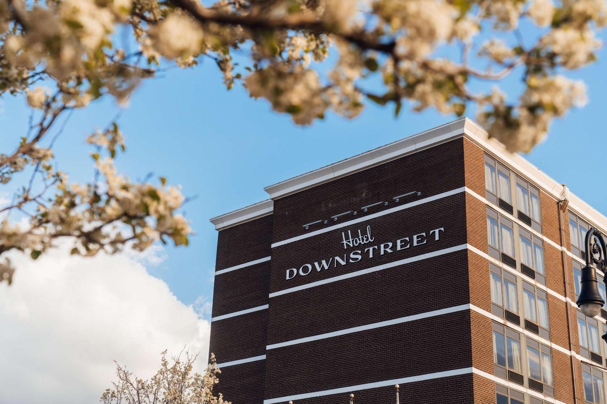 Hotel Downstreet, Ascend Hotel Collection نورث آدمز المظهر الخارجي الصورة