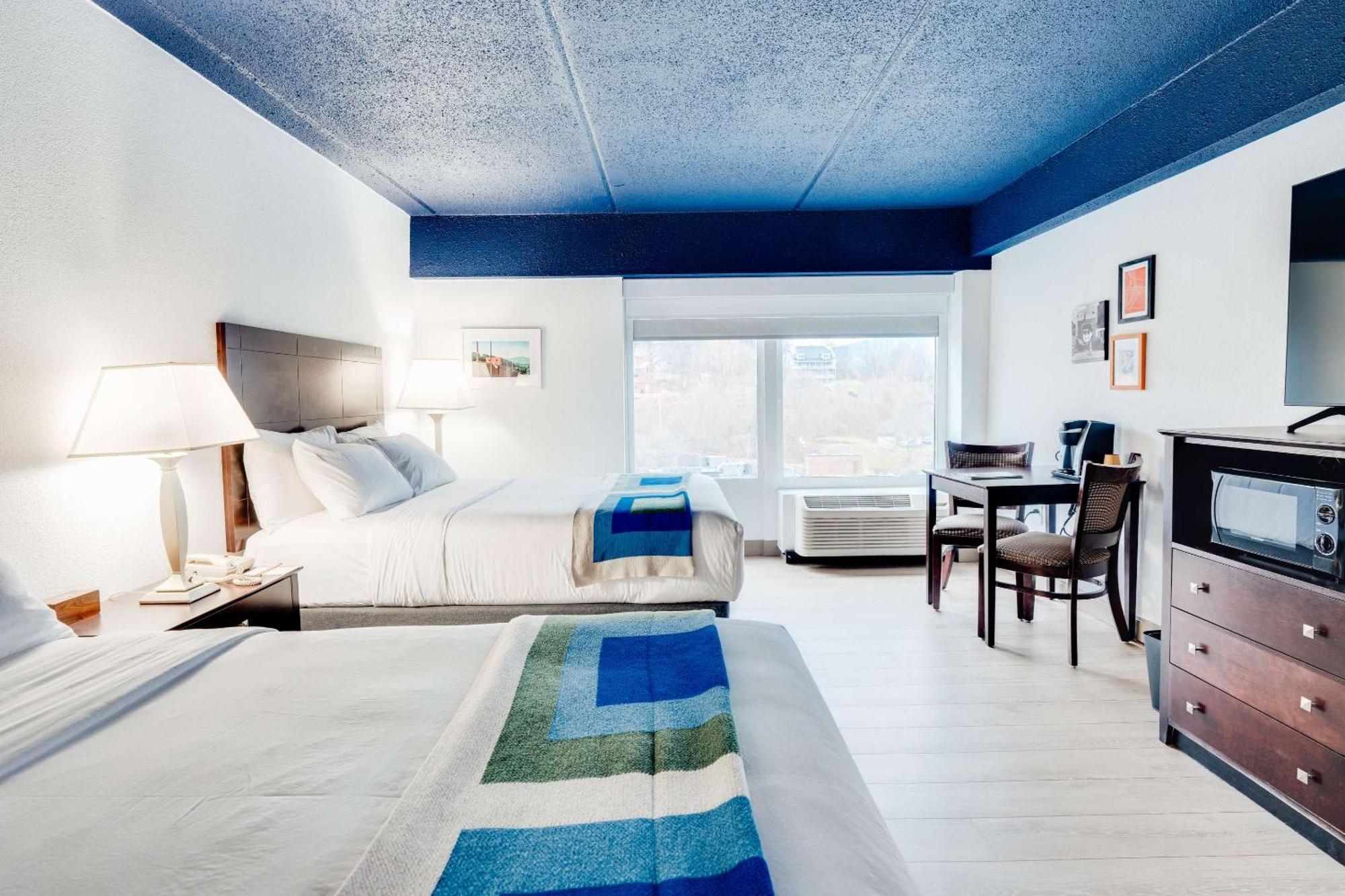 Hotel Downstreet, Ascend Hotel Collection نورث آدمز المظهر الخارجي الصورة
