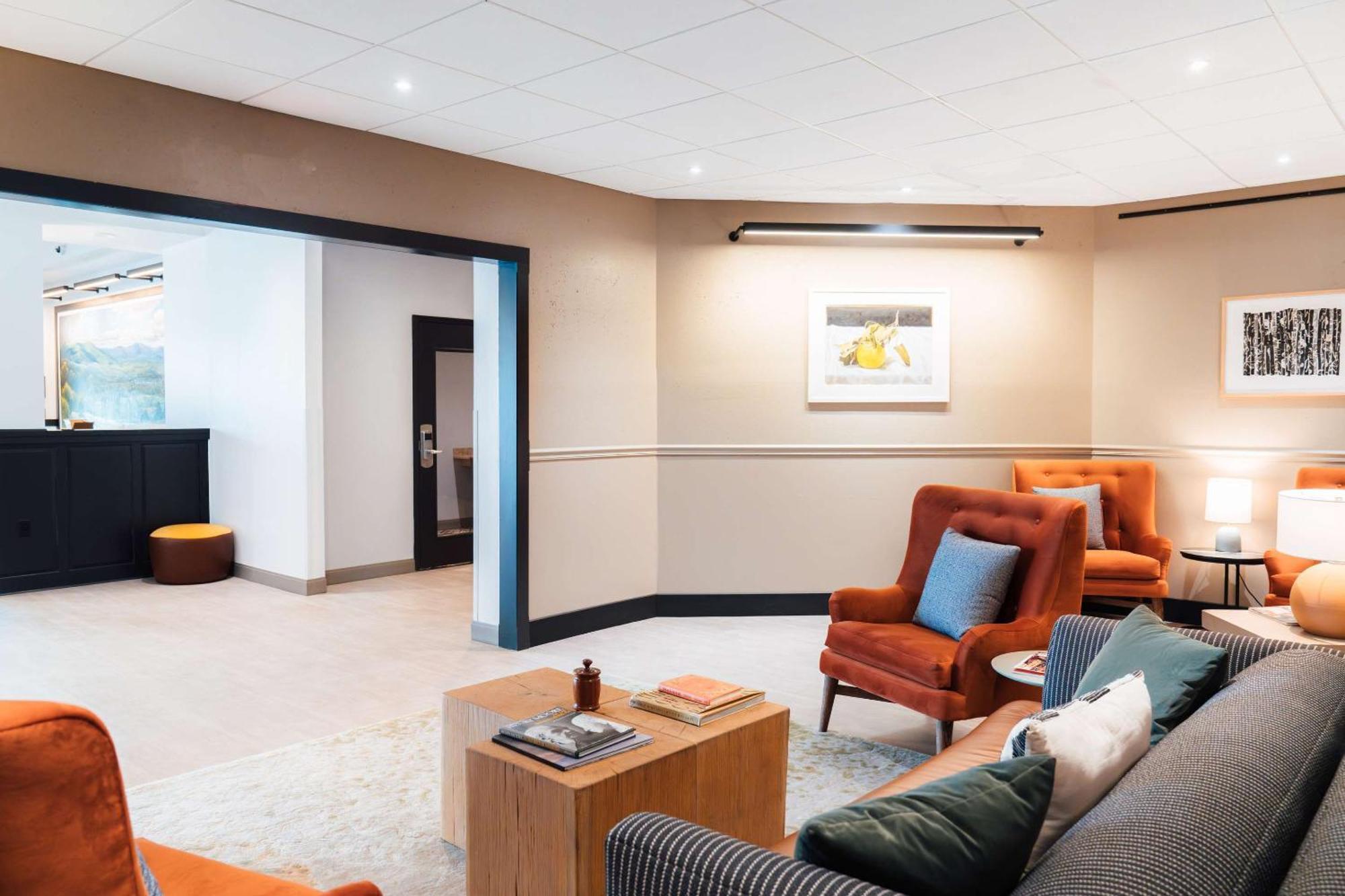 Hotel Downstreet, Ascend Hotel Collection نورث آدمز المظهر الخارجي الصورة